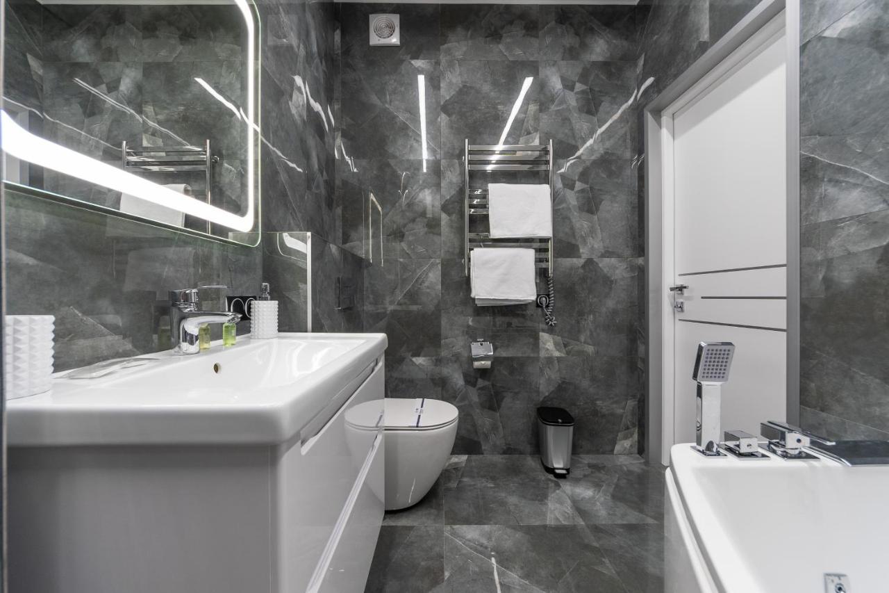 Luxury In Downtown Apartment Kyiv