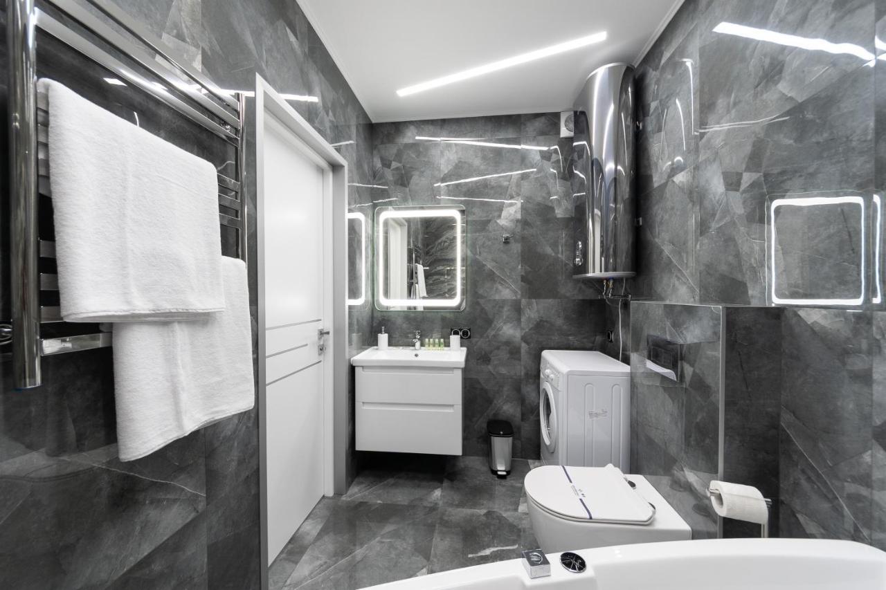 Luxury In Downtown Apartment Kyiv